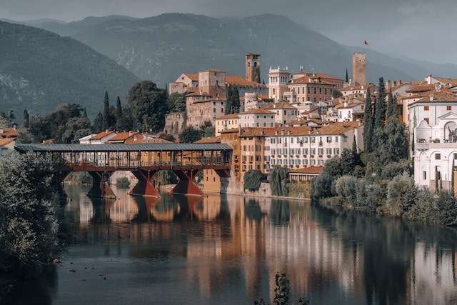 ponte vecchio centro storico bassano del grappa